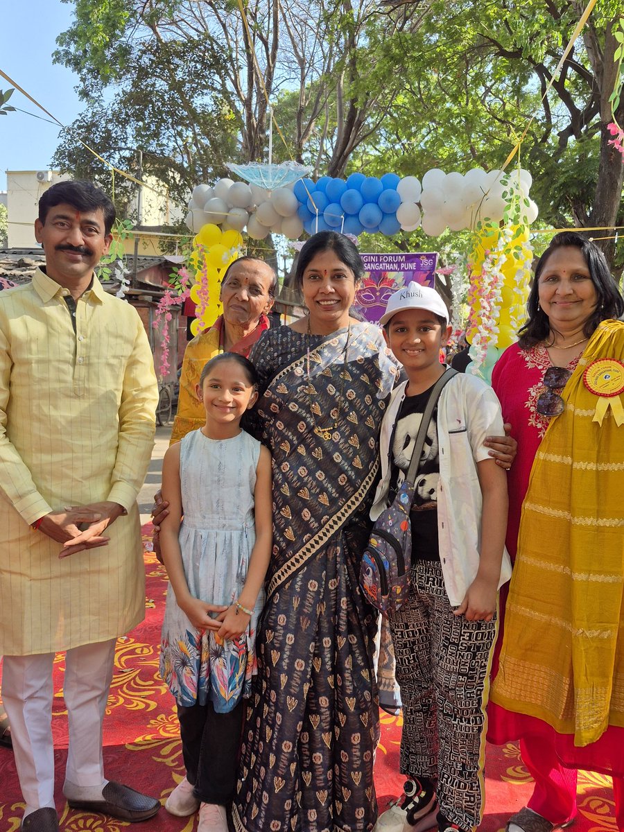 जैन सोशल ग्रुप ट्रस्ट, फेडरेशन – नारी संघटन, पुणे यांच्या वतीने आयोजित करण्यात आलेल्या सरसेनापती हैबतराव शिळीमकर विद्यालयातील कार्निवल मॉल हॅप्पी स्ट्रीट व डेझर्ट फेस्टच्या कार्यक्रमास उपस्थित राहण्याचा सन्मान लाभला.

या मेळाव्यात महिला उद्योजिकांनी उभारलेल्या सुमारे ६०० ते ७००