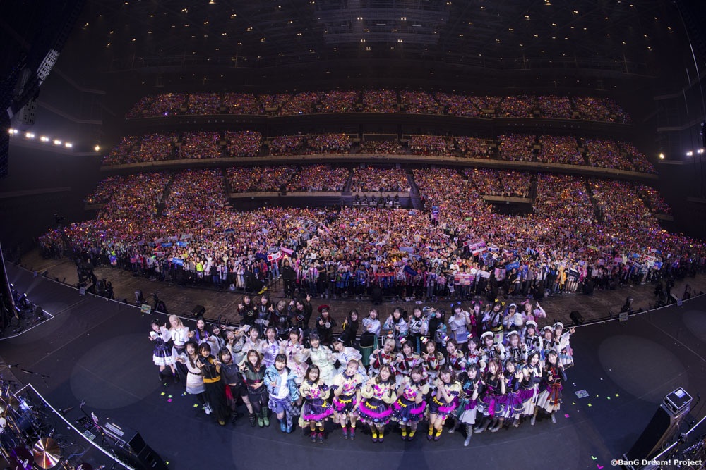 ⭐BanG Dream! 10th Anniversary LIVE
　「In the name of BanG Dream!」⭐

10バンド・50名のキャストと
会場の皆様で記念撮影📷✨

沢山の応援をありがとうございました！

ライブの感想は
【#バンドリ10周年ライブ】で是非💭

これからも #バンドリ をよろしくお願いします！