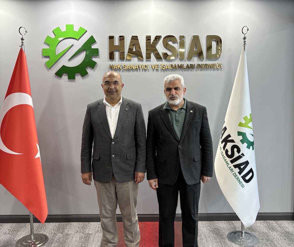 HAKSİAD Genel Merkezinde, Genel Başkanımız Sayın Vedat Turgut’u ziyaret ederek gündeme dair konular üzerine görüş alışverişinde bulunduk. 

Samimi sohbeti ve kıymetli ev sahipliği için teşekkür ediyor, çalışmalarında başarılar diliyorum.