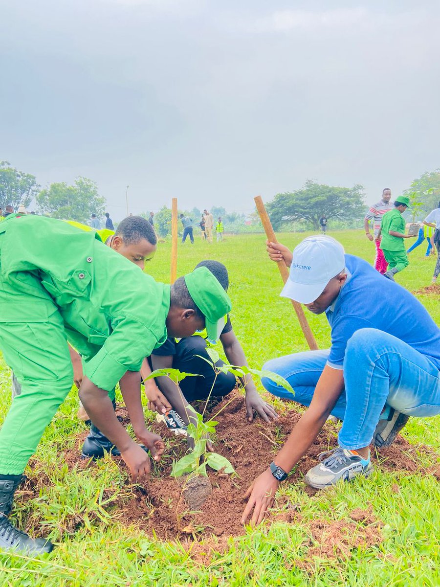 VuningomaJ50676's tweet photo. Proud to take part in Umuganda today 🇷🇼 — building our community, protecting the environment, and strengthening unity through collective action. Together we make Rwanda cleaner, stronger, and more resilient. #Umuganda # https://t.co/AiXUTC5m5m