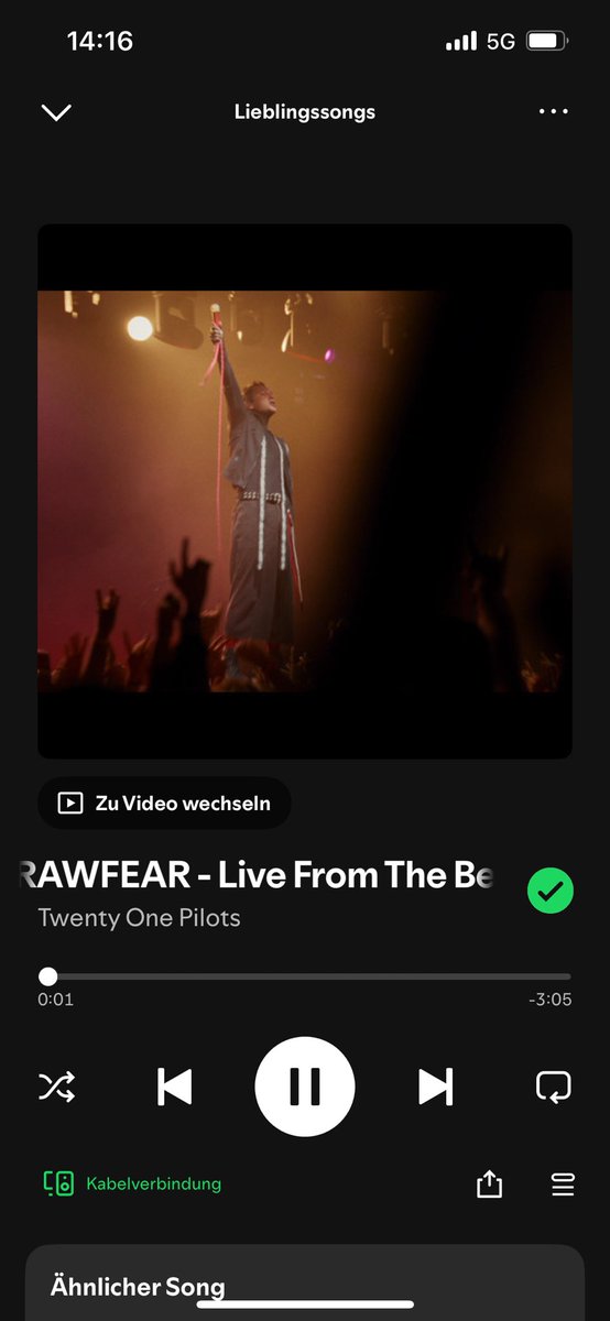 celine 🌙 tweet media