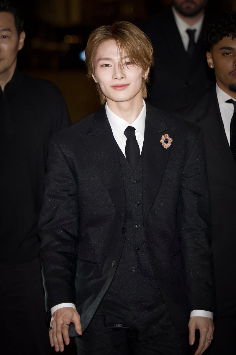 ___2882___ tweet media