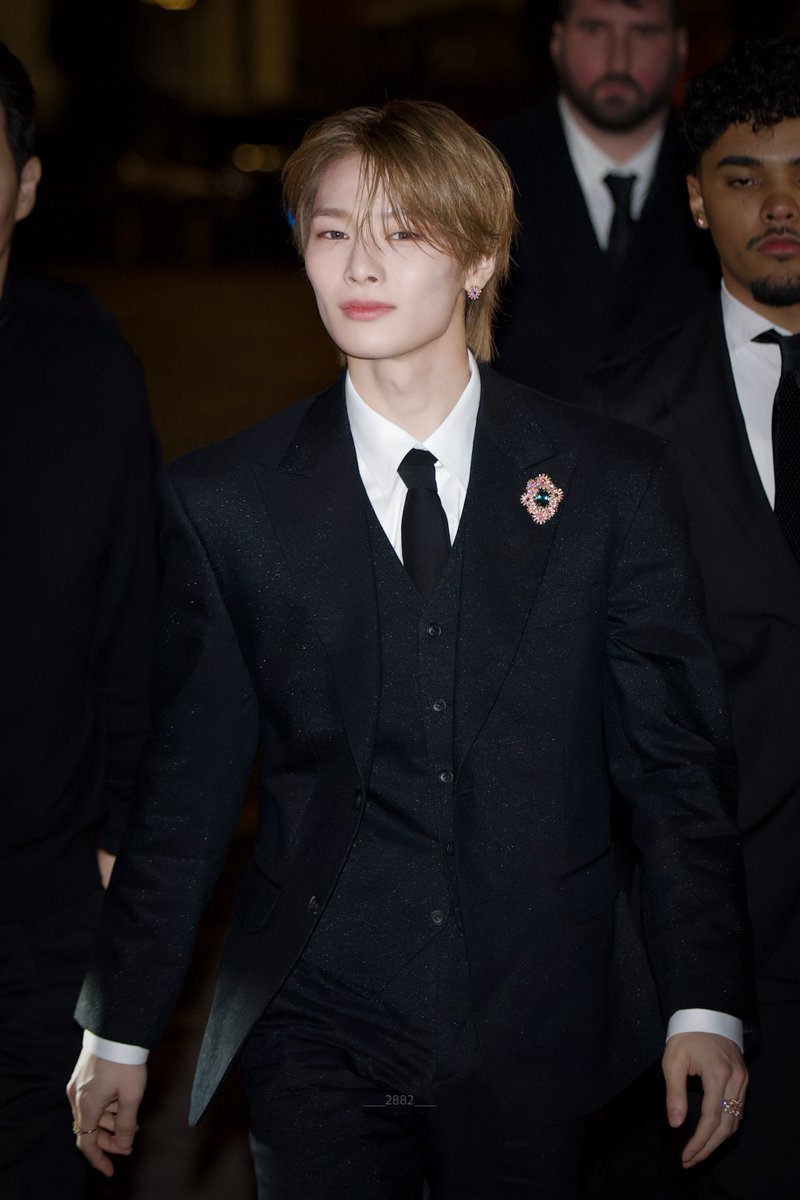 ___2882___ tweet media