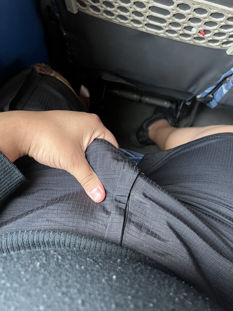 VersaCbaInt's tweet photo. Otra en el colectivo 💦👅 https://t.co/07LmMtKsxf