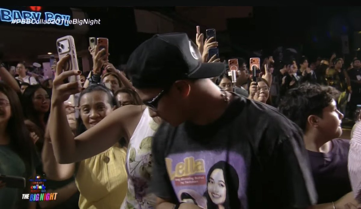 PhilippineStar's tweet photo. LELLA’S SUPPORTIVE FAM 🥹

Karla Estrada and Daniel Padilla turned emotional as Lella Ford and Caprice Cayetano are named as big winners of the “Pinoy Big Brother Celebrity Collab 2.0” on Saturday. (Screenshots/YouTube) https://t.co/BZV0RGrD6X
