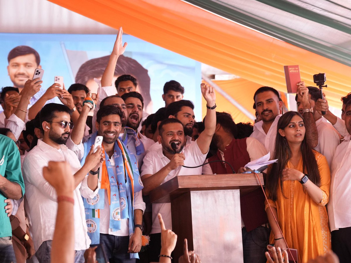 भारतीय राष्ट्रीय छात्र संगठन (NSUI) के नवनियुक्त राष्ट्रीय अध्यक्ष श्री विनोद जाखड़ जी को पदभार संभालने पर हार्दिक बधाई एवं शुभकामनाएँ।

यह दायित्व देशभर के छात्रों की आकांक्षाओं और अधिकारों को सशक्त आवाज़ देने का संकल्प है। 
हमें विश्वास है कि आपके नेतृत्व में NSUI नई ऊर्जा के