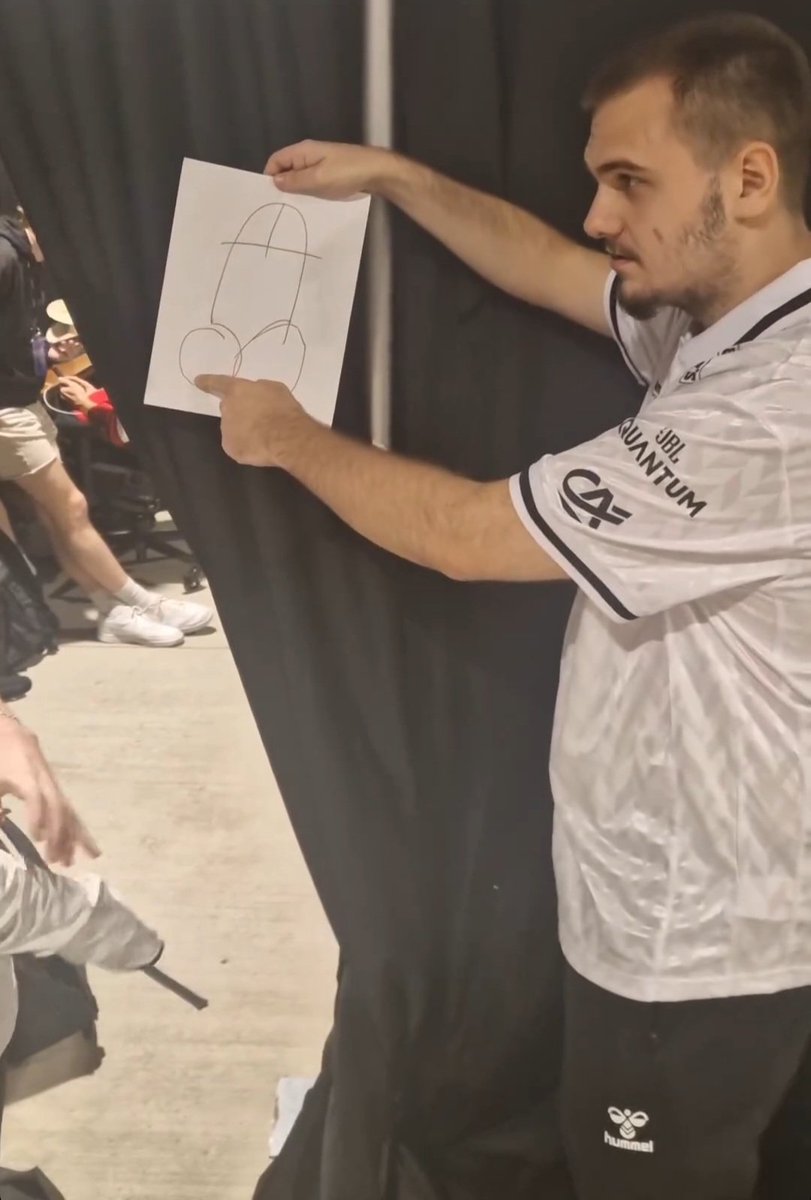 IsweeZHD tweet media