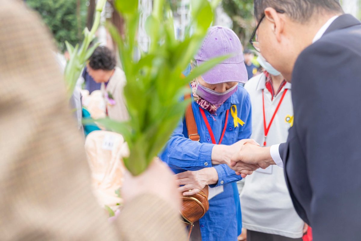 houyuih's tweet image. Remember history. #Heal the pain. Choose love over division.

Politics should never redraw lines around #ethnicity. We can disagree, but we must not be divided. Let’s seek common ground and work together for our country.

On #228MemorialDay, we remember and stand #united.