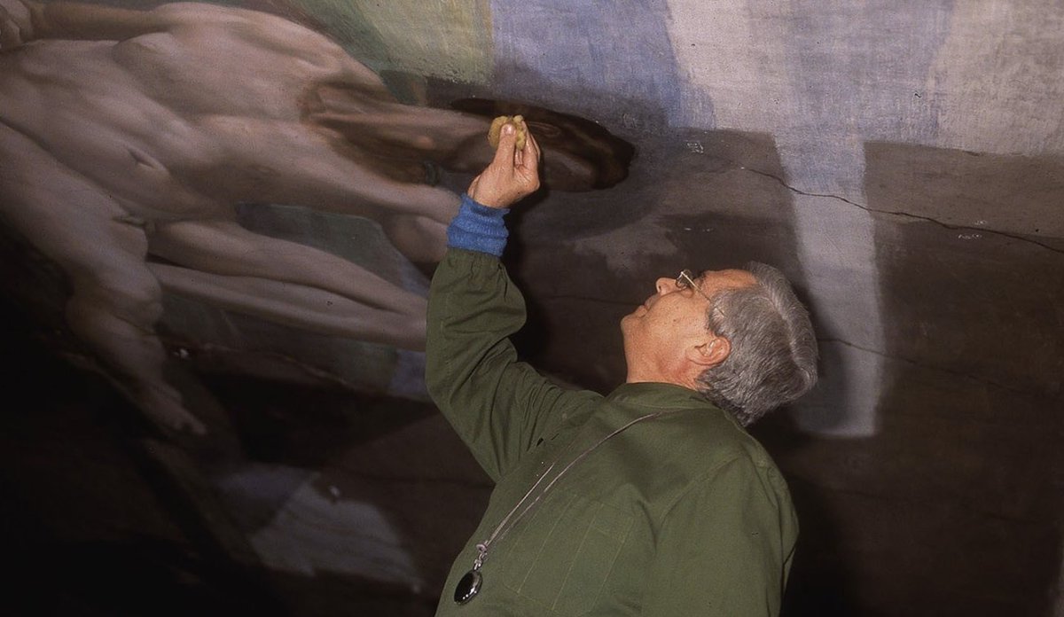 vaticannews_it's tweet photo. @PaoloOndarza Sui 7 piani di ponteggi, riemerge la potenza cromatica del grande restauro degli anni '90. La #CappellaSistina è aperta durante i lavori, i parametri climatici sono costantemente monitorati. Ottima la salute del #GiudizioUniversale che tornerà visibile a Pasqua https://t.co/040mpAEWHO