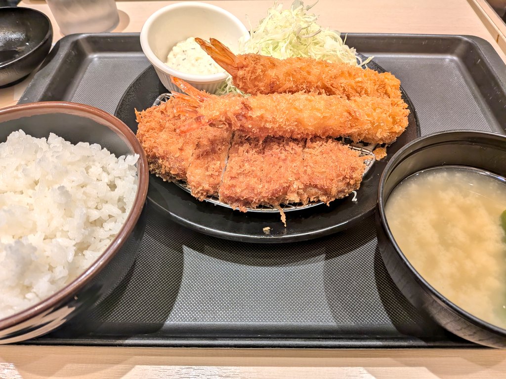 晩御飯は松のやです😚✨
サクサクエビが美味すぎる
 #外食 #松のや