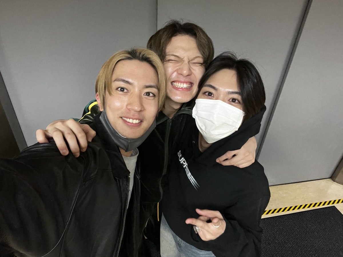 ミュージカル『刀剣乱舞』
〜静かなる夜半の寝ざめ〜

本日もありがとうございました！！
尊氏さんと撮れました✌️

そして、大好きな戦友達が来てくれました
嬉しい感想もいただけました。
ありがとう🙇‍♂️

明日は千秋楽です
よろしくお願いします✊🏻

#刀ミュ