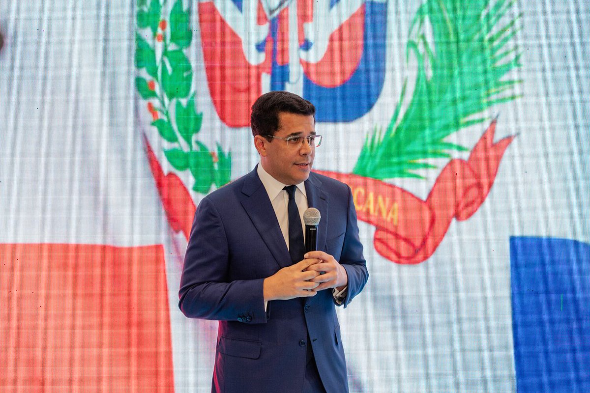 #HechosNews #VIDEO Ministro David Collado resalta expansión y dinamismo del sector turístico nacional; proyecta crecimiento en 2026.

Leer más 👇
hechosnews.com/ministro-david…

CC.   <a href="/davidcolladord/">Un líder con visión</a>  <a href="/TurismoRD/">Ministerio de Turismo RD</a> <a href="/PresidenciaRD/">Presidencia de la República Dominicana</a>  <a href="/luisabinader/">Luis Abinader</a>  <a href="/GobiernoRD_/">Gobierno Dominicano.</a>  <a href="/prodominicana/">ProDominicana</a>