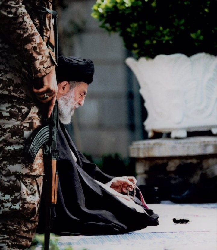 IRTruePromise's tweet photo. اَﺷْﻬَﺪُ اَﻥْ ﻵَّ اِﻟٰﻪَ اِﻻَّ اﻟﻠّٰﻪُ https://t.co/HWpb5bn9Cy