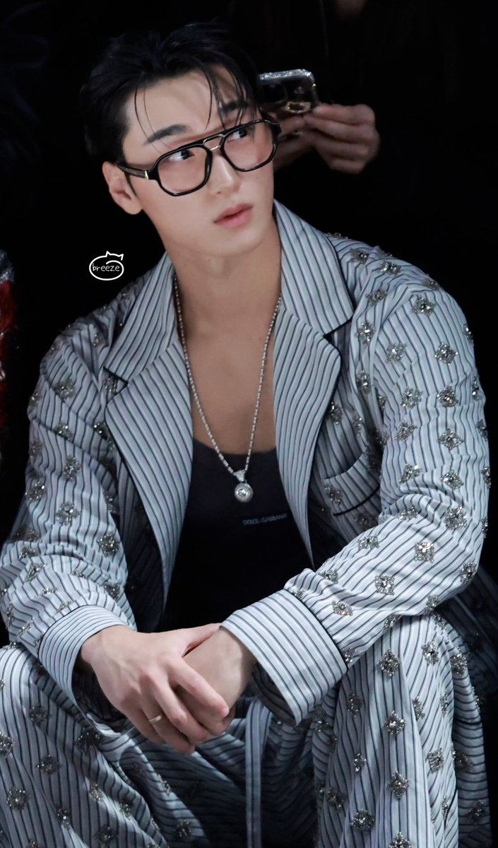 breeze990710's tweet photo. 260228 DOLCEGABBANA 

집중✨
#ATEEZ #ChoiSan #SAN #최산 #산 https://t.co/3MqiH5XZuk