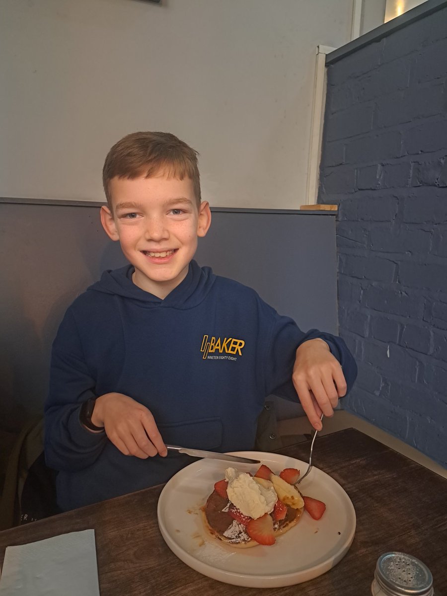 MrKevShort's tweet photo. Breakfast in @BabyECoffee with #MyChamp #Grandson #Jaxon @short_caroline 

Great to see you today mate @PaulSmithJnr 👍 https://t.co/zcSKvZkMBK