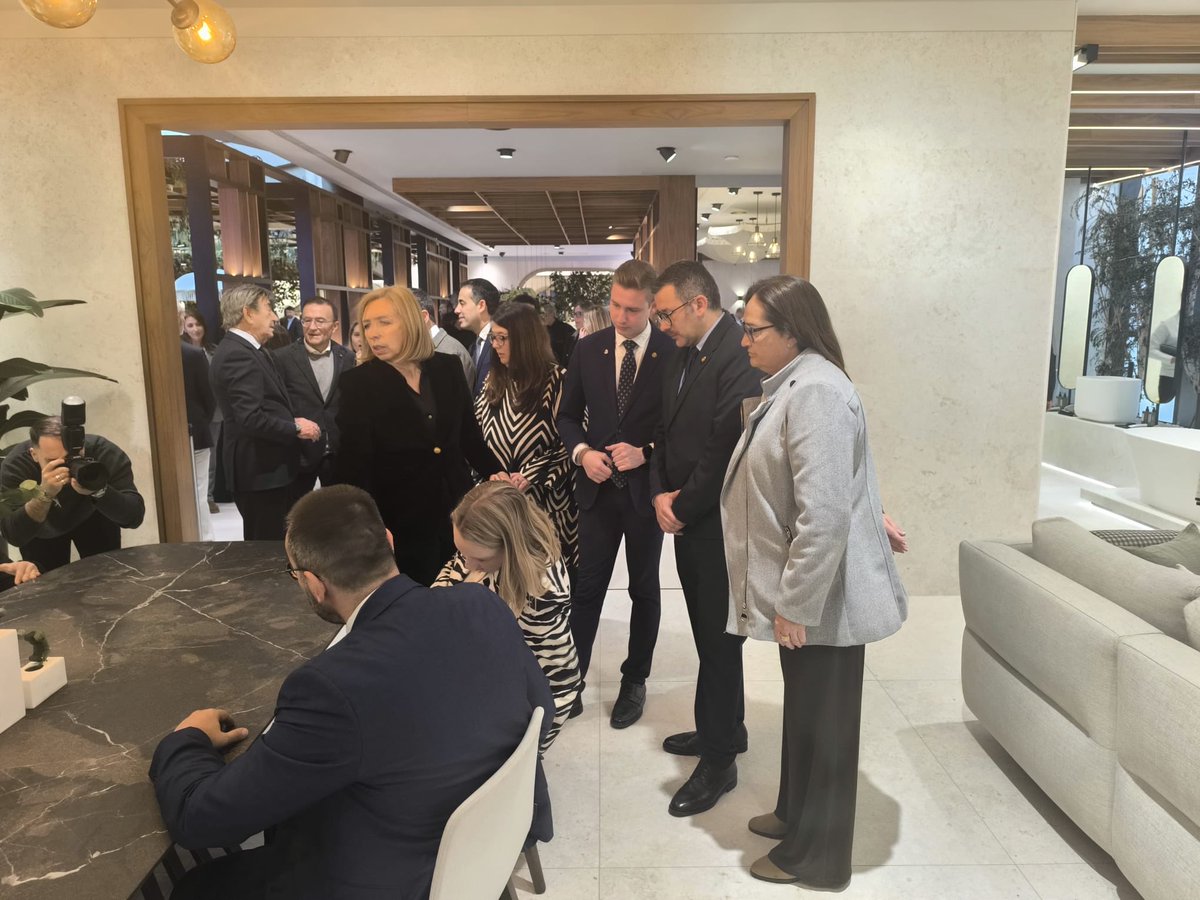 VillarrealVox's tweet photo. Nuestra Portavoz Irene Herrero ha asistido a la Inaguración de la 32 Muestra Internacional Porcelanosa. https://t.co/4IXK4XLeci