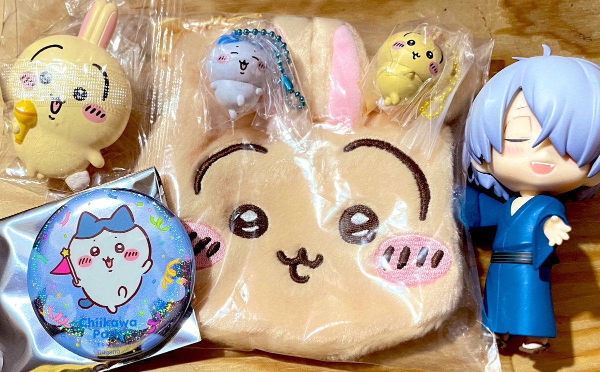 これはリア友がゆずってくれたうさハチのハッピーセット。ハチワレ殿は