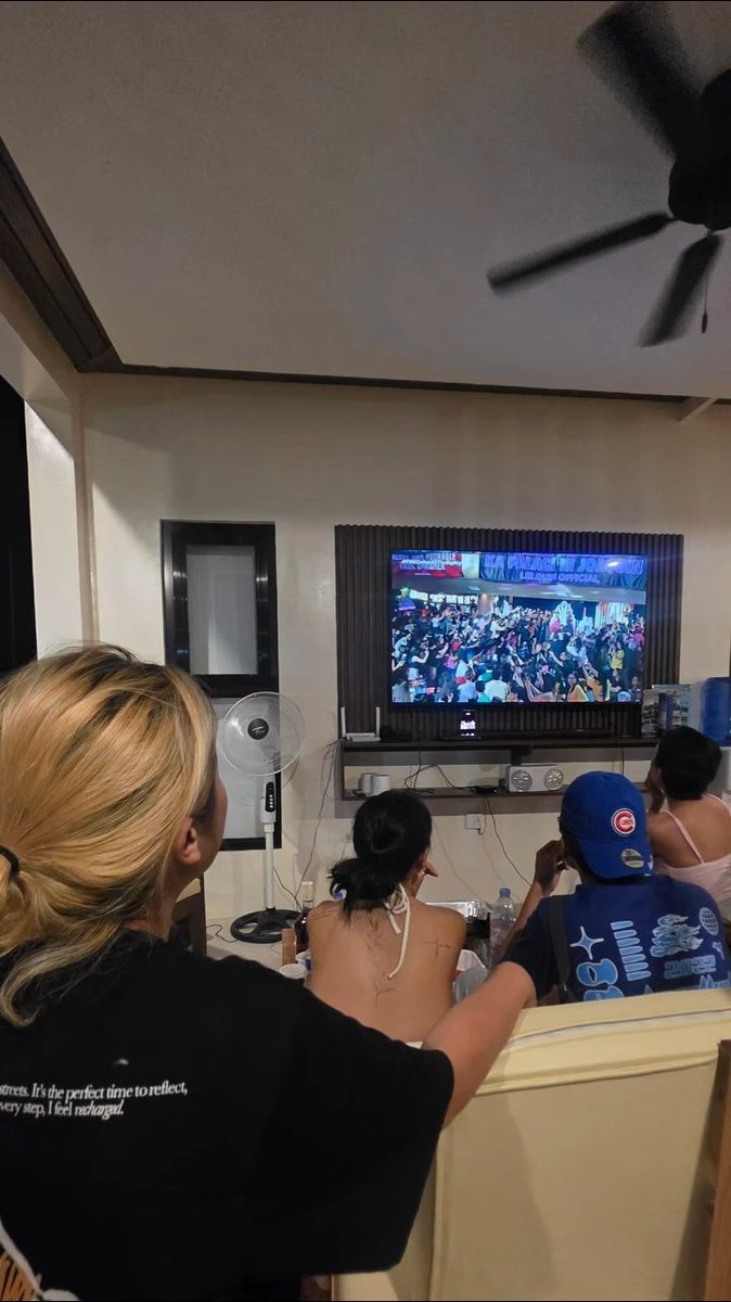 dearestklang's tweet photo. pdg watching pbb collab s2's big night! 🥹❤️‍🩹

#PBBCollab20TheBigNight https://t.co/JiFxNC3mK8