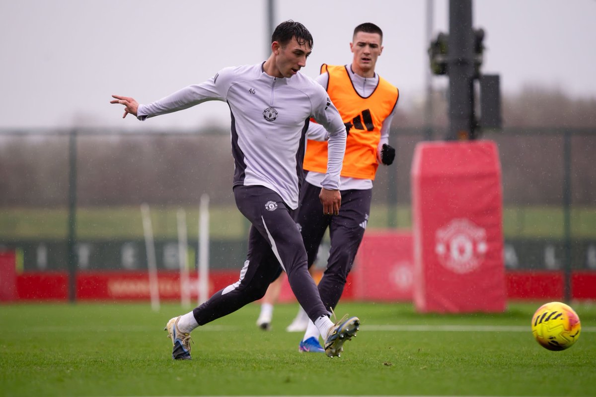 StretfordPaddck's tweet photo. Sonny Alojofree in training with the first team 💪🏃

#MUFC https://t.co/ViwbTeuJwt