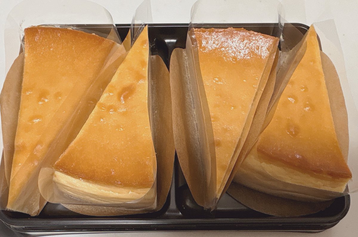 姪達といちご狩り🍓
すっごい久しぶりに行ったけど、土足厳禁で綺麗だし種類もたくさんあって良かった✨

あと所沢のケーキ直売所行って、ケーキ数種類を買う🍰ひとまずチーズケーキ食べたけど、これが結構美味しい😋他のも美味しかったら、また買いに行こ！