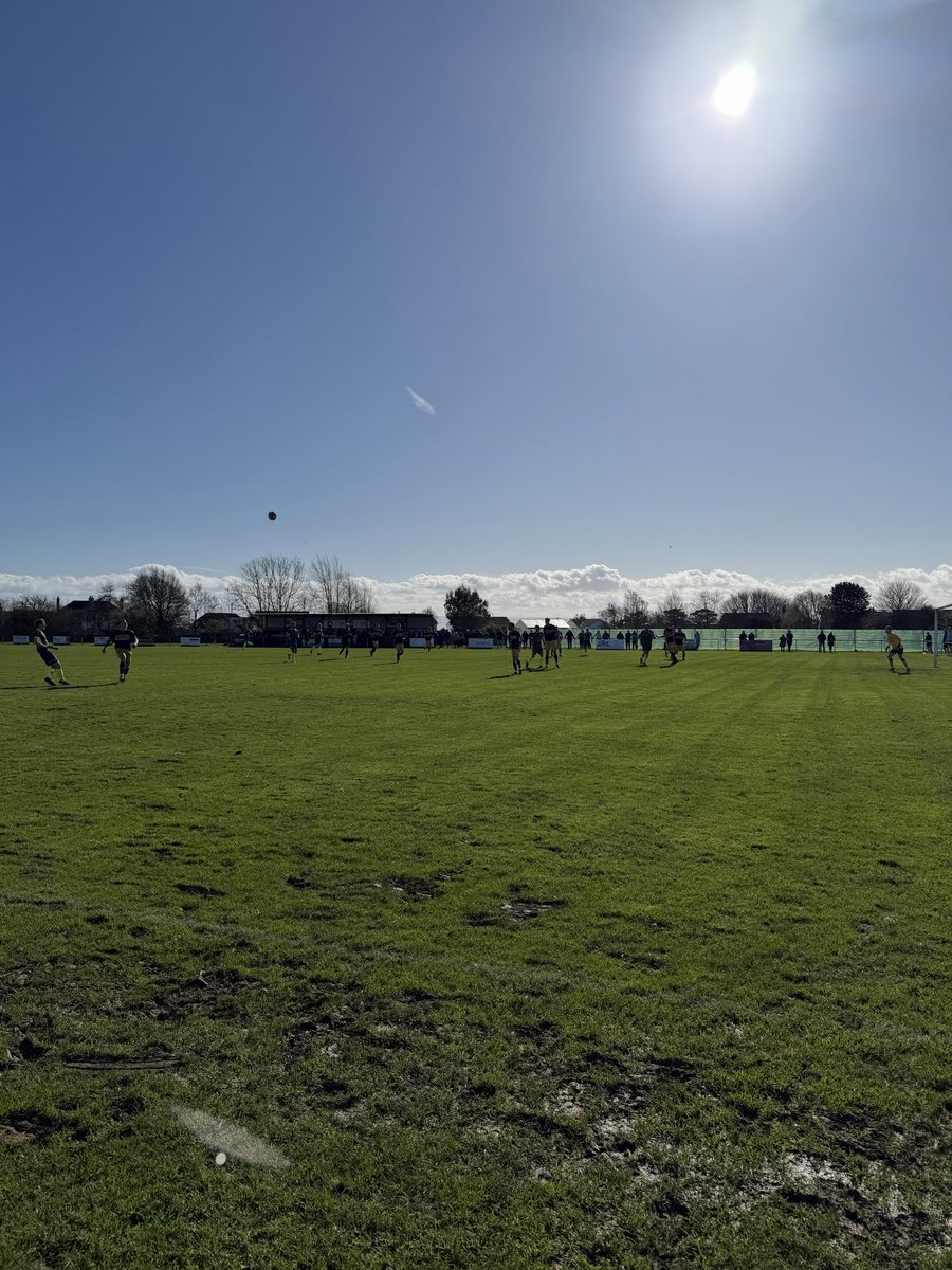 Glorious weather not so glorious playing conditions. Fair play to <a href="/LlantwitMajorFC/">CPD Llanilltud Fawr/Llantwit Major AFC</a> for getting this game on 👏🏼