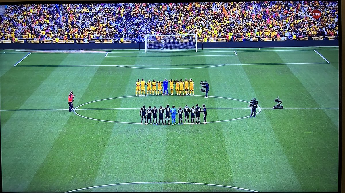 shukrani__'s tweet image. It’s almost that time I hop you are ready to enjoy the win Kaizer Chiefs fans #ChooseASide