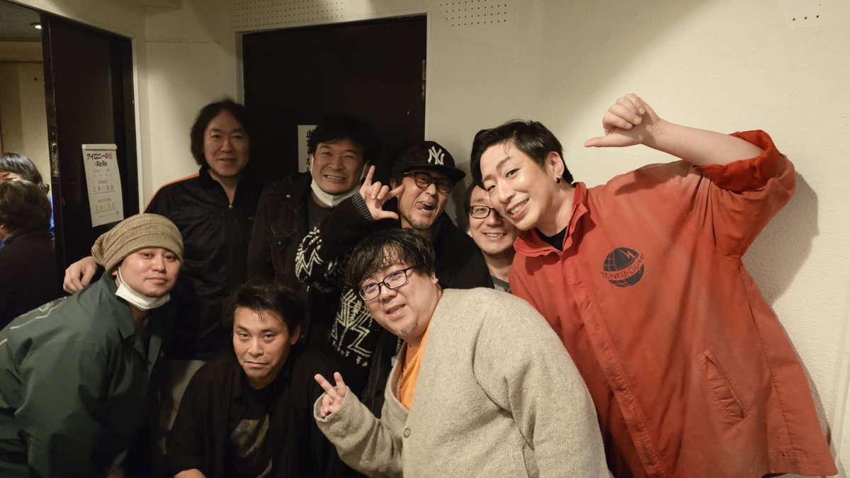 本日も昼夜
無事終了
ご来場頂いたお客様
お声がけ頂いたお客様
本当にありがとうございました　　

写真は夜に観に来て頂いた
ライオンパーマ関係者と
9-States首脳陣
明日はいよいよ千穐楽
お席は満席となっております
プラチナチケットになるように
しっかり努めたいと思います
＃アイロニーの丘