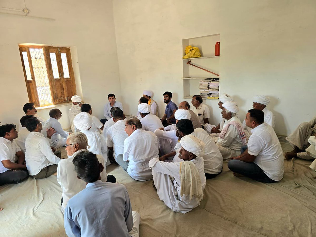 बाड़मेर के पूर्व जिला प्रमुख बालाराम जी चौधरी के पुत्र के निधन पर आज उनके समदडी आवास पर दिवंगत आत्मा को श्रद्धांजलि अर्पित कर दुख की इस घड़ी में शोक संतप्त परिजनों के प्रति अपनी संवेदना व्यक्त की।