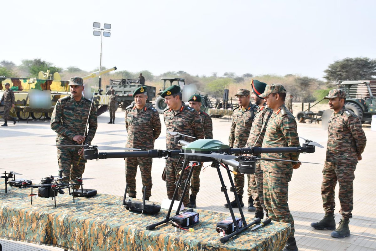 KonarkCorps's tweet photo. "Sappers of Steel – Building the Way, Bridging the Gap"

​Lt Gen AVS Rathee, GOC #KonarkCorps, visited #BattleAxeDivision during their training, reviewing their #OperationalReadiness. He commended All Ranks for their mastery in complex combat engineering tasks & mine laying in the challenging desert terrain. The General Officer lauded the troops seamless #NicheTechnology integration, innovative approach & exhorted All Ranks to remain #FutureReady while upholding highest professional standards.