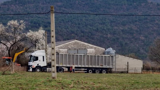 CopeZaragoza's tweet image. 🐄 Detectado el primer foco de dermatosis nodular contagiosa en una explotación ganadera de la provincia de #Huesca. 

👉 Tal y como establece el protocolo se ha comenzado a sacrificar a todas las reses de esta granja situada en un pedanía de Fiscal. #DNC

cope.es/emisoras/arago…