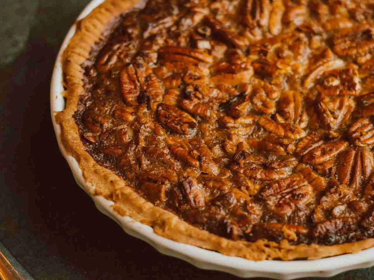 junedarville's tweet image. 🎄 𝐏𝐞𝐜𝐚𝐧 𝐏𝐢𝐞 𝐟𝐫𝐨𝐦 𝐒𝐜𝐫𝐚𝐭𝐜𝐡
🎄 Here's my surprisingly easy pecan dessert recipe that never fails, even from scratch! My husband’s most favorite pie ever! #pie #baking
🎄 𝐑𝐞𝐜𝐢𝐩𝐞 &amp;gt;&amp;gt; junedarville.com/best-pecan-pie…