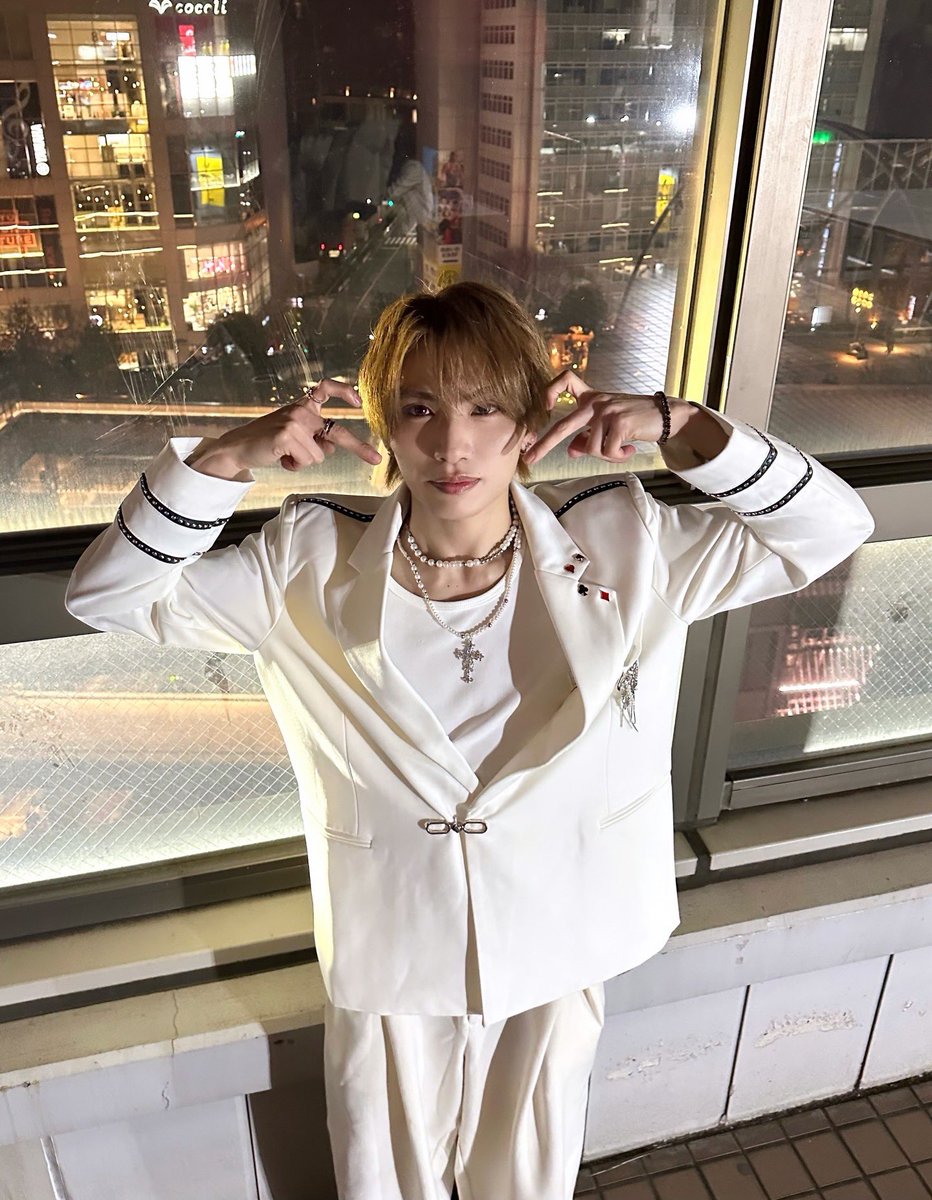 takumaongaku's tweet image. タワーレコード渋谷店ありがとうございました😭

可愛い撮り方Yuitoっちから教えてもらって撮ってもらったよ！

夜寒いからみんな風邪ひかないようにね！

#sevendeuce #セブデュ #KaJI