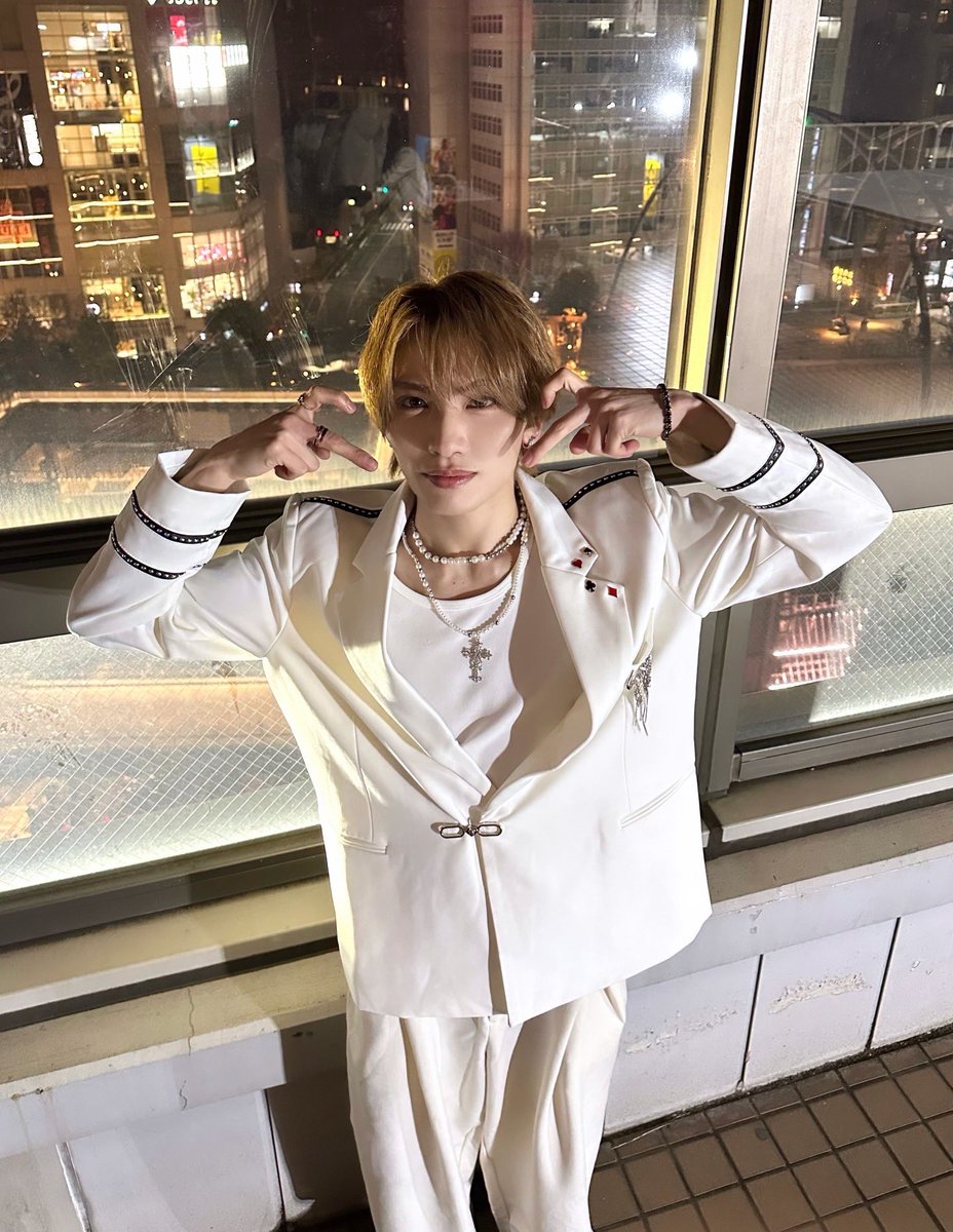 takumaongaku's tweet image. タワーレコード渋谷店ありがとうございました😭

可愛い撮り方Yuitoっちから教えてもらって撮ってもらったよ！

夜寒いからみんな風邪ひかないようにね！

#sevendeuce #セブデュ #KaJI