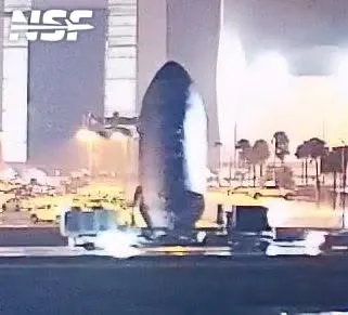 Falcon9Watchers's tweet photo. B1078-26 rolled towards SLC-40 with the Starlink 10-41 fairing ahead of launch

Credit: https://t.co/mYZDstV2V2 https://t.co/4AunUm83J1