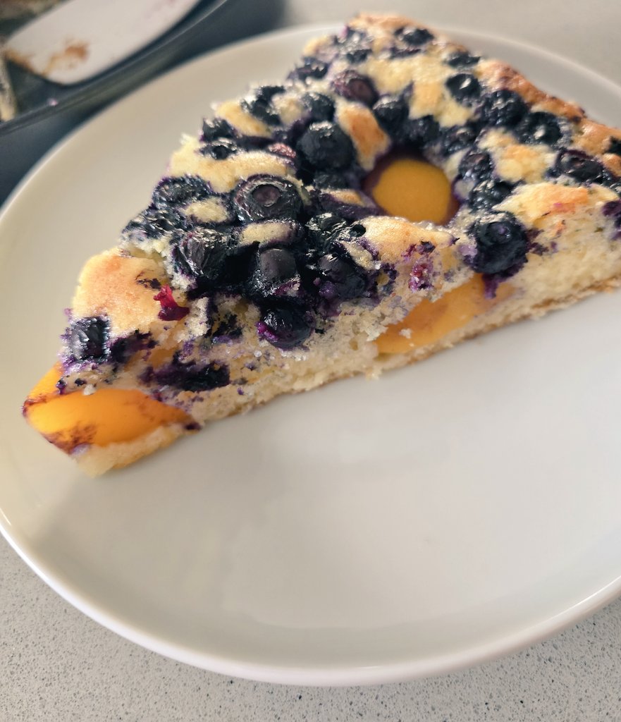 SylvanaPilidou's tweet image. Το τελευταίο μου πείραμα με φρούτα, αλεύρι και τους συνήθεις συνοδευτικούς υπόπτους 😊
#berries #peaches #baking