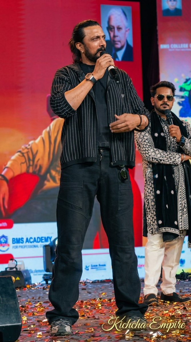 Exclusive Pictures:
BOSS <a href="/KicchaSudeep/">Kichcha Sudeepa</a> in BMS College event.🤩

<a href="/KicchaSudeep/">Kichcha Sudeepa</a> #KicchaSudeep𓃵