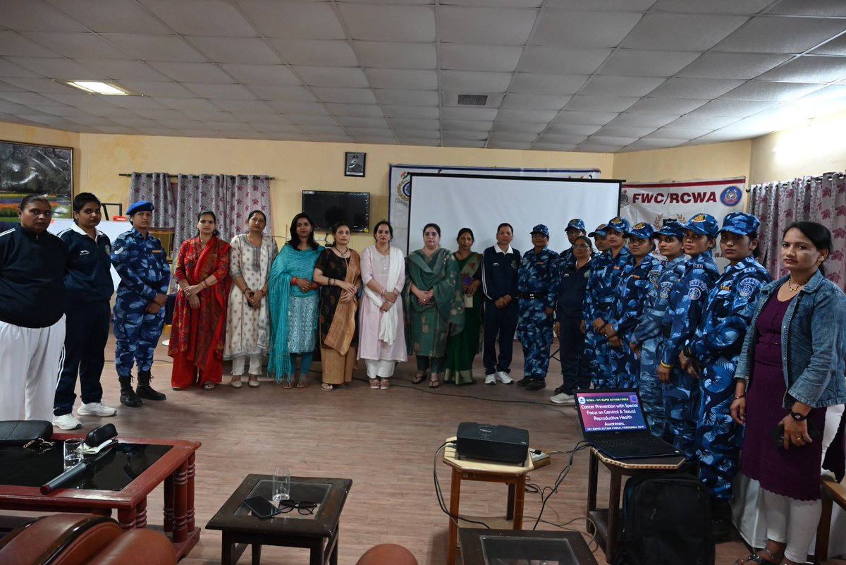 RCWA,#101RAF द्वारा Cancer Prevention विषय पर जागरूकता कार्यक्रम आयोजित किया गया,जिसमें Cervical एवं Reproductive Health पर विशेष बल दिया गया। विनीता हॉस्पिटल प्रयागराज की डॉ. रितु बवेजा ने कैंसर के लक्षण, बचाव के उपाय एवं समय पर जांच के महत्व के बारे में विस्तृत जानकारी साझा की।