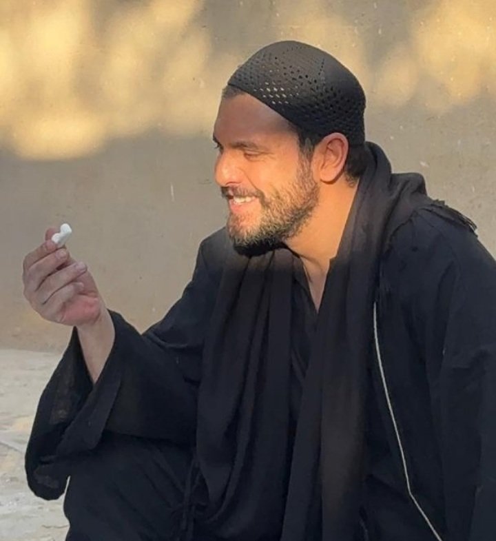 meroo201216's tweet photo. النجم "سـامر إسماعيل" من كواليس  مسلسل #اليتيم 😍❤️‍🔥. https://t.co/nyZqVvQO5Q