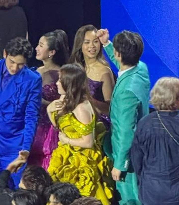 litolbeansprout's tweet photo. Dj be like: Dj nga pala. Kuya ni Lella.
Joaquin: Hello, kuya ni Lella. Punasan ko muna pawis niya. 

Joaquin "Tumatapang" Arce

LELQUIN BIGDOMINATION
#PBBCollab20TheBigNight https://t.co/bJ6ps0tA24