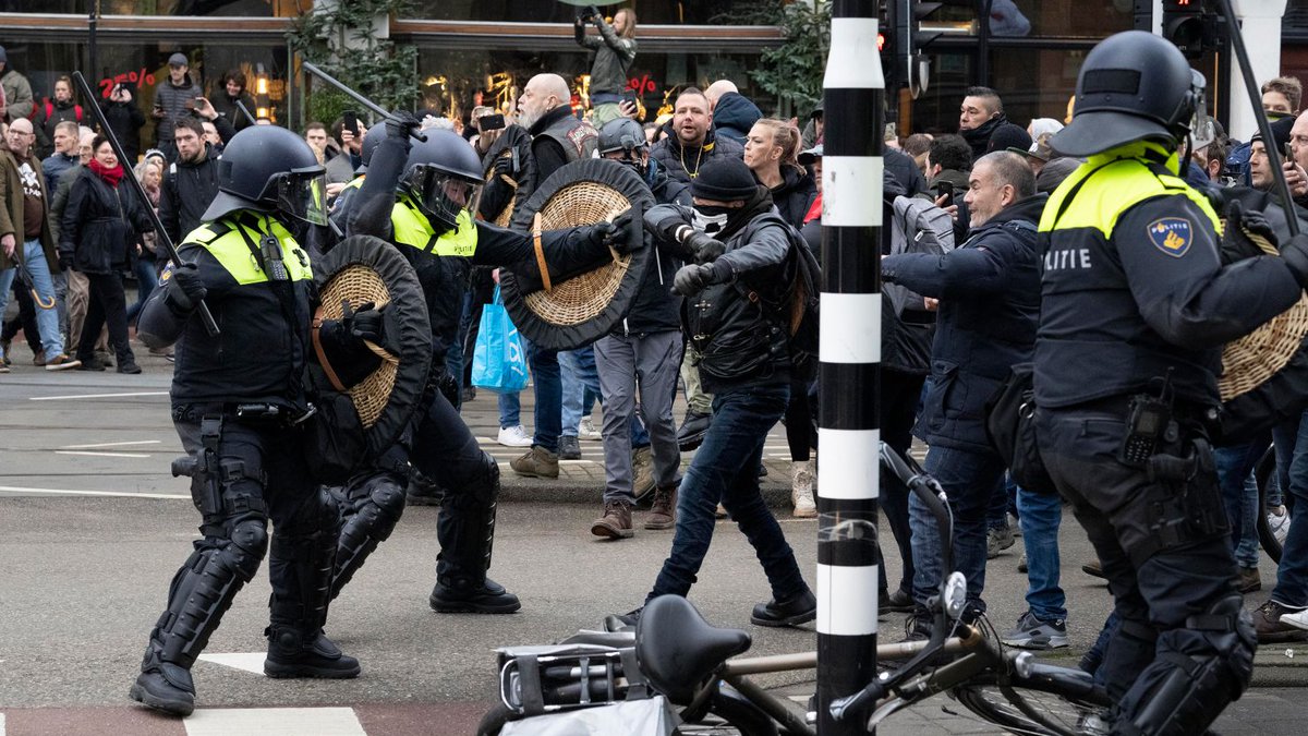 I find it really cool that the Dutch riot police use weaved basket ...