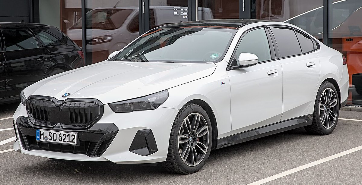 BMW отзывает более 330 тысяч машин со всего мира из-за угрозы возгорания. Знаменитое немецкое качество
