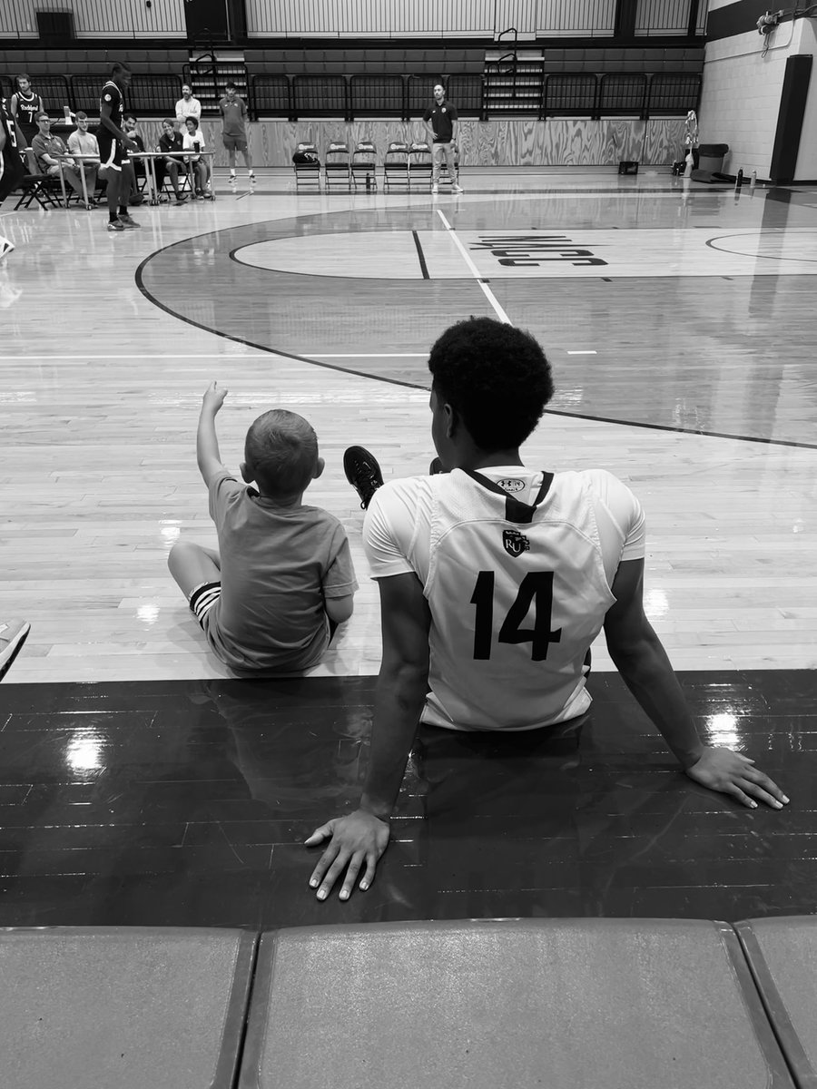 DeVon Oregon tweet media