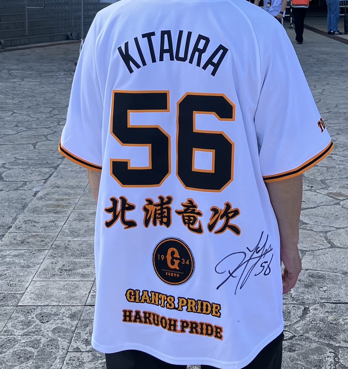 読売ジャイアンツ 春季沖縄那覇キャンプ ユニフォームにサイン貰うこと