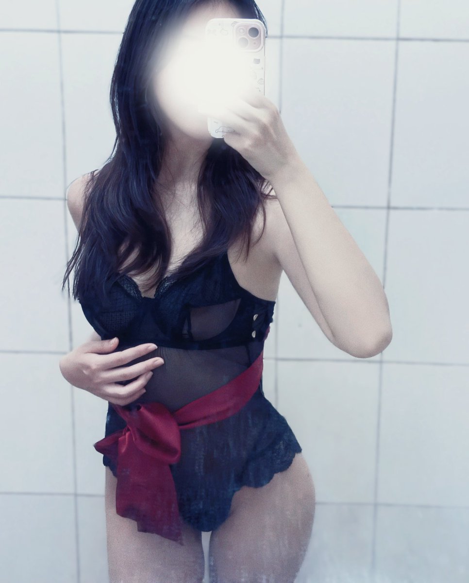 Hunt_Yoli's tweet photo. 我的情趣内衣买来除了拍一次照没有任何用武之地！我一直在哭吧 #wlw https://t.co/YrurZvS28y