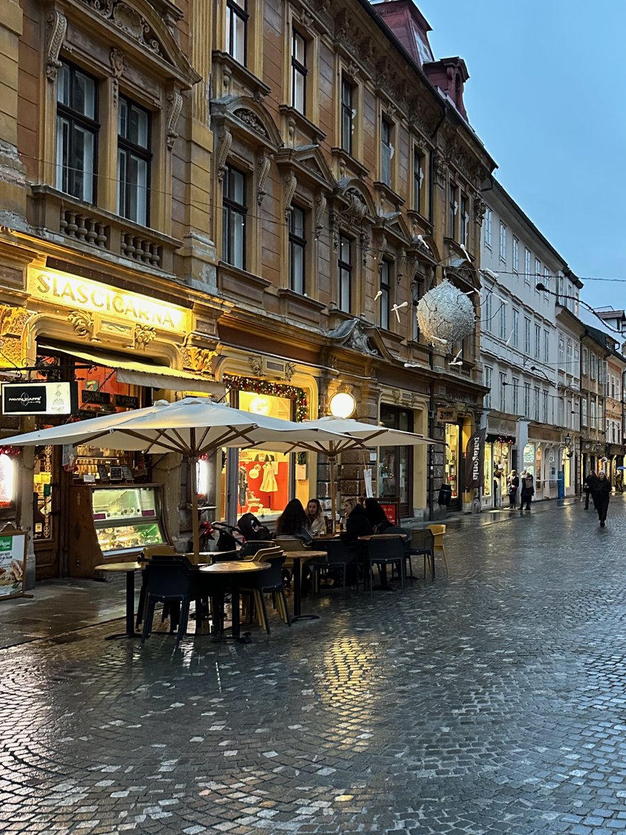 636f6c646464's tweet photo. cozy cafe in ljubljana - the orange and cinnamon hot chocolate here is the best hot chocolate in the whole world #myimage https://t.co/1Z6h7ZNsuC