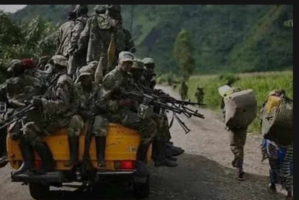 mulikuza_jordan's tweet image. ‼️🔴‼️#SUD_KIVU : L'ENNEMI CONTINUE À RENFORCER SUR LE #TERRAIN ‼️🔴‼️

à #Kabunambo, l'ennemi continue à se renforcer  dans les montagnes de #Kabunambo bien armés pour attaquer #Uvira, #Minembwe, #Kalemie.

Ils creusent des #trous des fusiliers où ils se #cachent. Ils sont venus