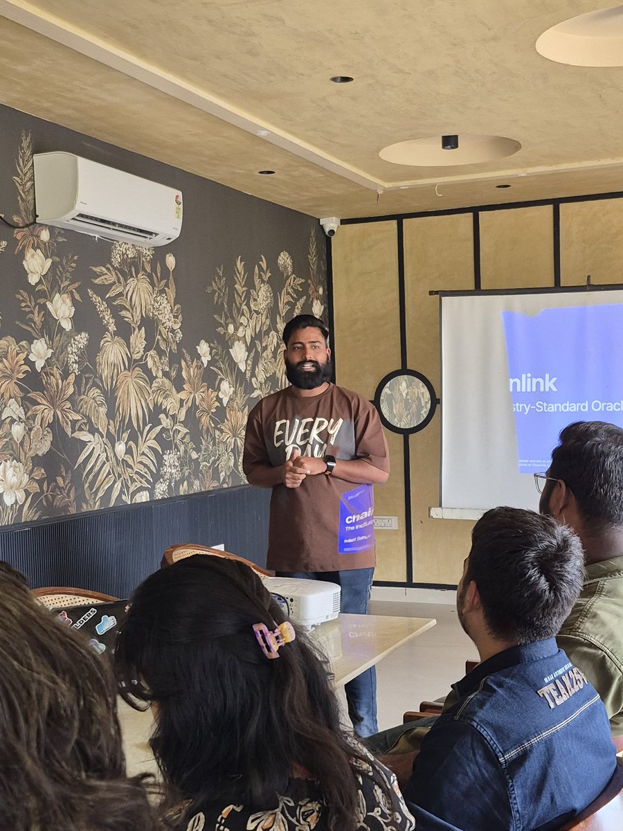 codecrax_'s tweet photo. Chainlink Community Event is now LIVE 

Builders, developers &amp; Web3 enthusiasts coming together to explore the future of smart contracts and real world data.

@bsilagani @chainlink @codecrax_ @aniketsahu_115 @harsh_hc07 https://t.co/M6BhALDlUe