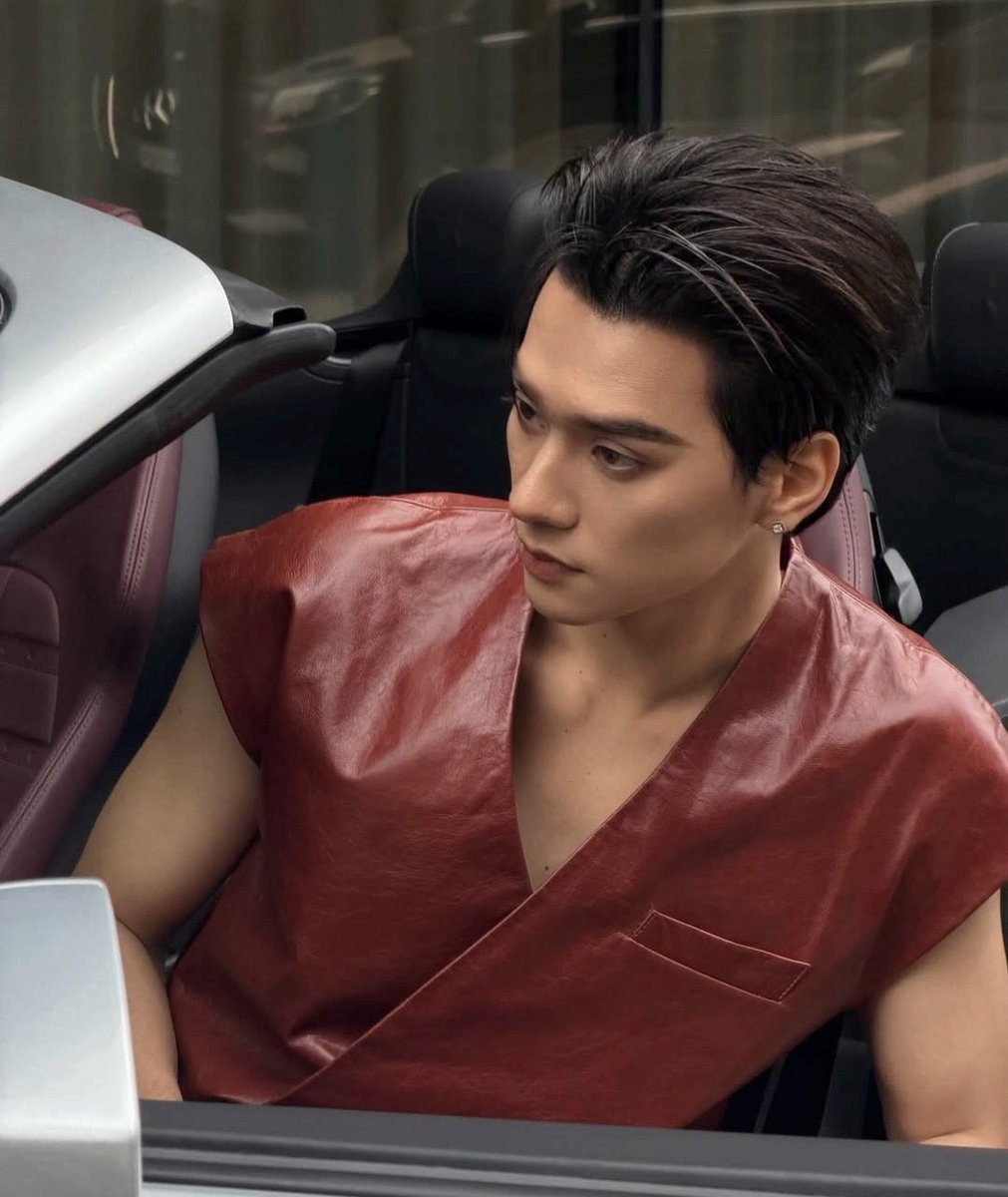 EverydaynewsTH's tweet photo. หล่อไฟลุก🔥🔥"เก่ง หฤษฎ์"
@harit_keng เสิร์ฟลุคสุดปังก่อนร่วมชมแฟนชั่นโชว์ FERRARI คอลเลกชันใหม่ Fall Winter 2026 ที่จะจัดขึ้นในบ่ายวันนี้ที่กรุงมิลาน ประเทศอิตาลี ลุคนี้สิบเต็มสิบ

KENG WITH FERRARI FW26 #FERRARIXKENGHARIT #FERRARIFW26 #FERRARI #MFW26 @ferraristore
#KengHarit https://t.co/Rq7YuK15zw