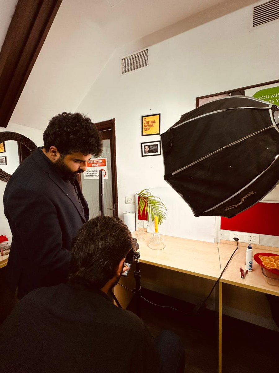 KaranSetia2's tweet photo. Great ads aren’t created.
They’re corrected.

Lighting. Angles. Framing. Psychology.
Every small detail compounds.

That’s how we build at Harnium.
Execution > Excuses.

Follow → @Harnium

#Marketing #FounderMode #Harnium #PerformanceMarketing https://t.co/b8hVsjSqWl