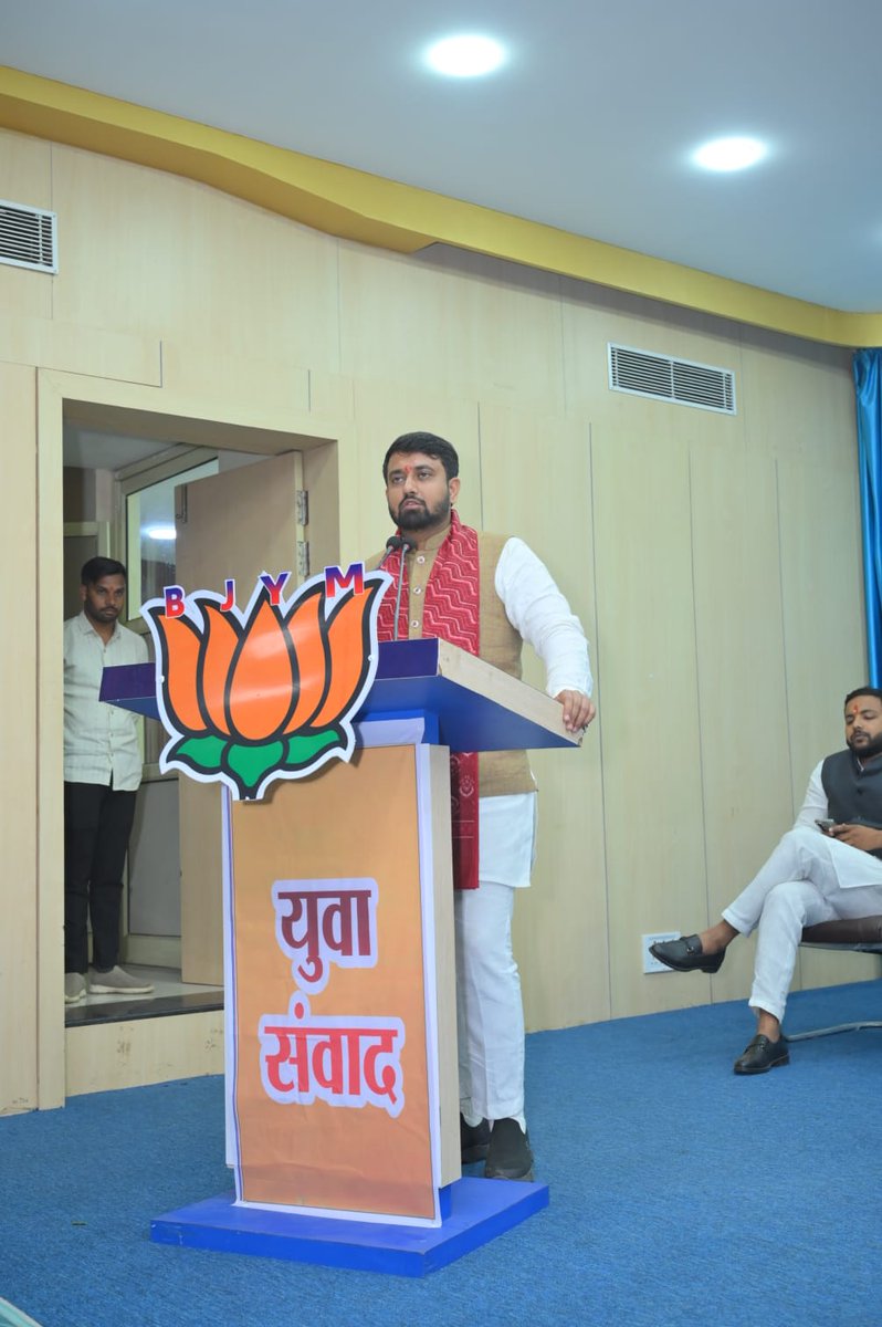 Prateek Tiwari (प्रतीक) tweet media